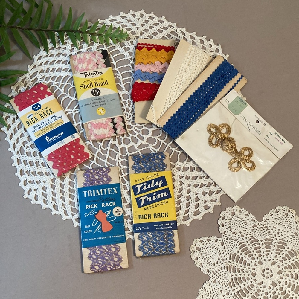 Bundle Of Vintage Sewing Notions